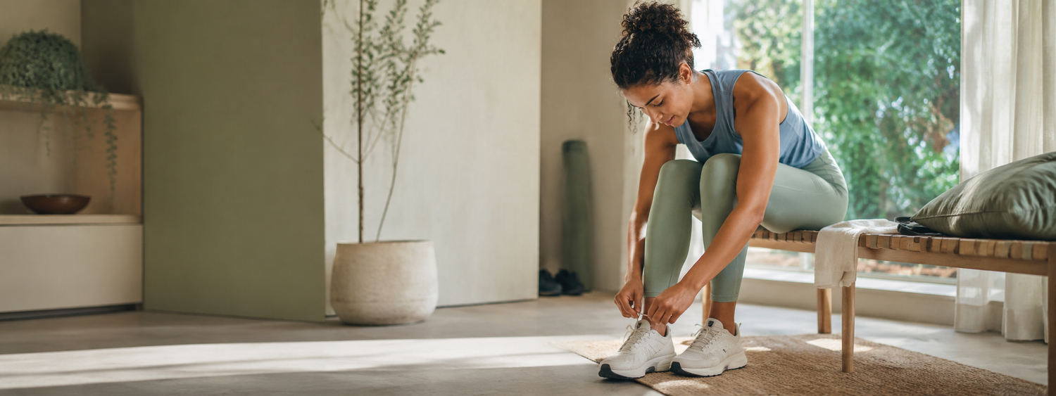 Persona che si prepara all'allenamento a casa, energia e performance - Nutrabiopharma